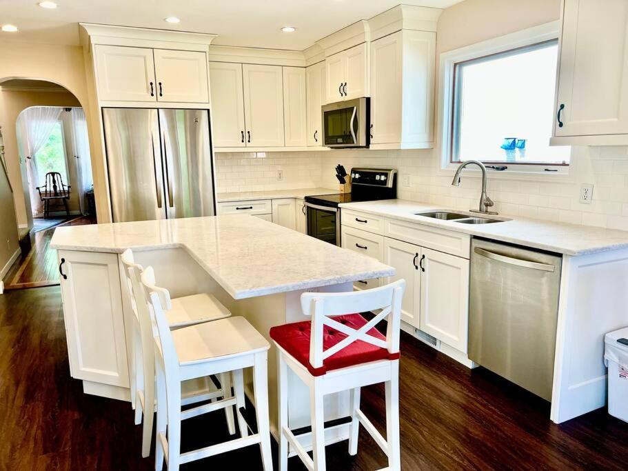 Crescent Heights Majesty Villa YYC Exteriör bild