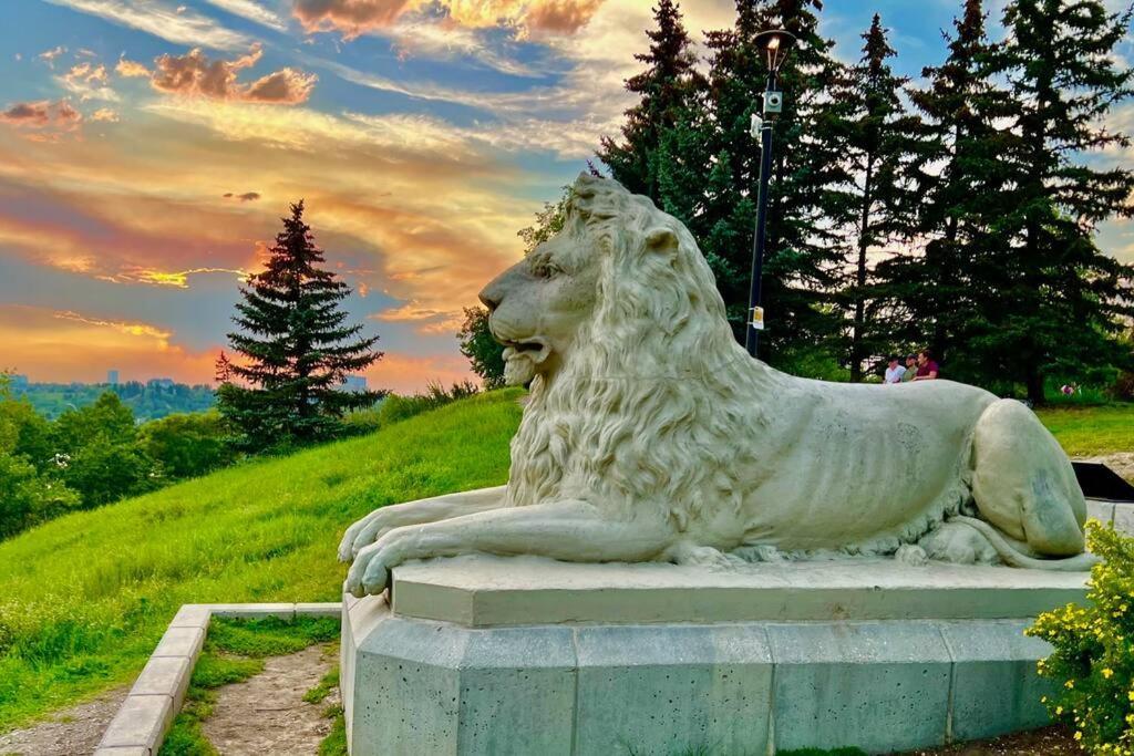 Crescent Heights Majesty Villa YYC Exteriör bild