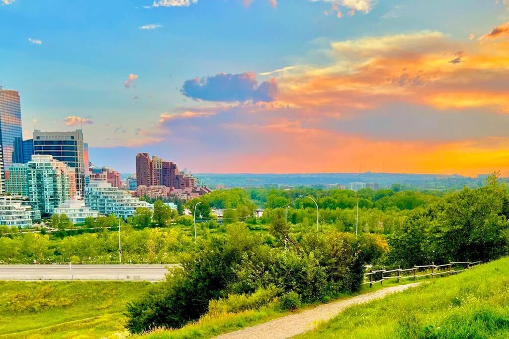 Crescent Heights Majesty Villa YYC Exteriör bild