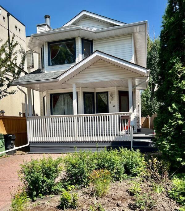 Crescent Heights Majesty Villa YYC Exteriör bild