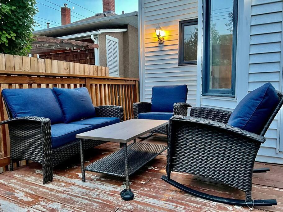 Crescent Heights Majesty Villa YYC Exteriör bild