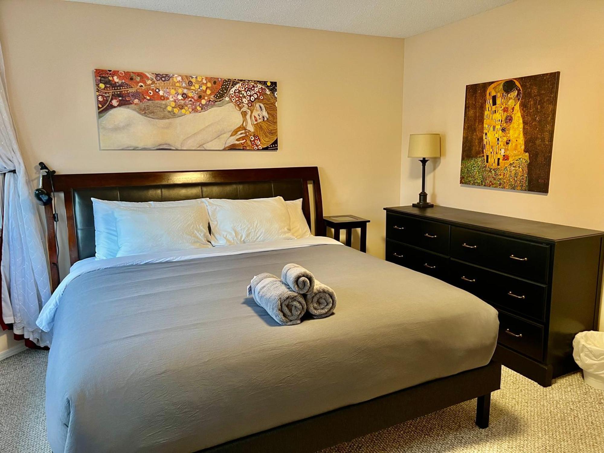Crescent Heights Majesty Villa YYC Exteriör bild